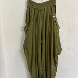 Free People Summer Slumbers Pants-Olive Green-Size M